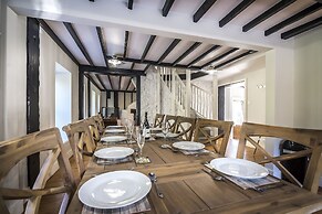 Barn Conversion - Hot Tub - Penally