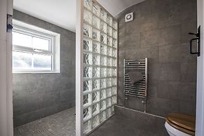 Barn Conversion - Hot Tub - Penally