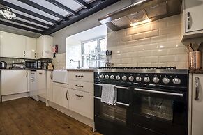 Barn Conversion - Hot Tub - Penally