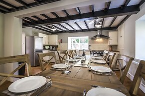 Barn Conversion - Hot Tub - Penally