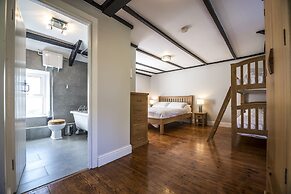 Barn Conversion - Hot Tub - Penally