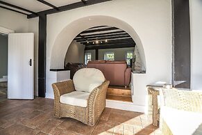 Barn Conversion - Hot Tub - Penally