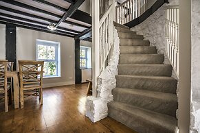 Barn Conversion - Hot Tub - Penally