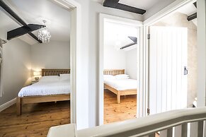 Barn Conversion - Hot Tub - Penally