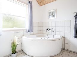 Secluded Cozy Cottage in Skaven-by Traum