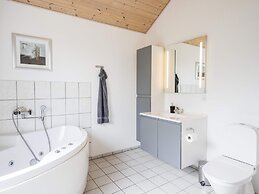 Secluded Cozy Cottage in Skaven-by Traum