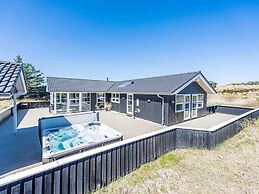 10 Person Holiday Home in Henne