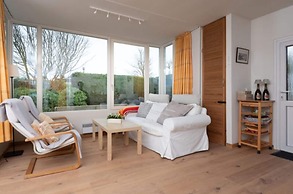 Quiet Home with Garden near Beach & Center