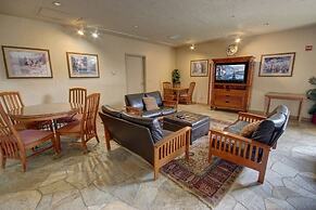 5016 Gateway Studio Bedroom Condo by RedAwning