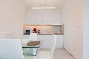 Apartments Sikorskiego by Renters