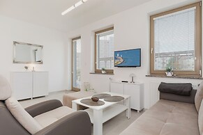 Apartments Sikorskiego by Renters