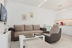 Apartments Sikorskiego by Renters