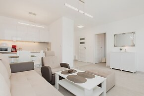 Apartments Sikorskiego by Renters