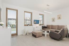 Apartments Sikorskiego by Renters