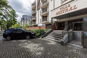 Villa Mistral Apartments by Renters