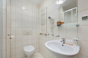 Apartments Near the Promenade by Renters