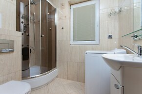 Apartments Chelmonskiego 11 by Renters