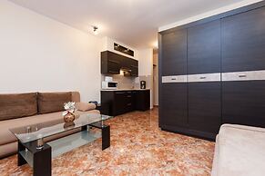 Apartments Chelmonskiego 11 by Renters