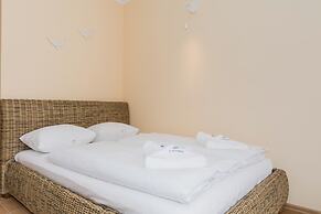 Apartments 11 Listopada by Renters