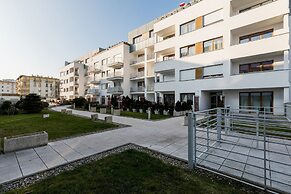 Apartments Chelmonskiego by Renters
