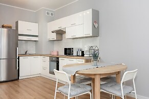 Apartments Chelmonskiego by Renters