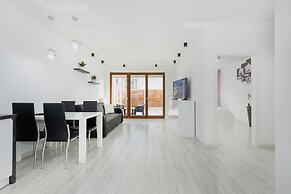 Black&white Apartments by Renters