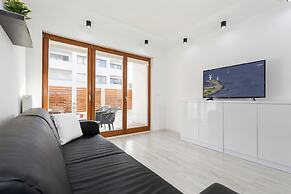 Black&white Apartments by Renters