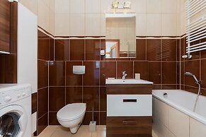 Black&white Apartments by Renters