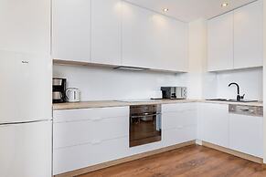 Black&white Apartments by Renters