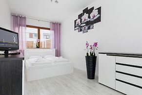 Black&white Apartments by Renters