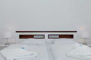 Black&white Apartments by Renters