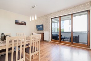 Black&white Apartments by Renters