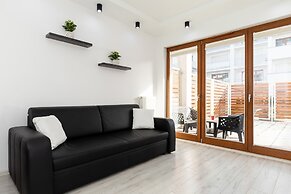 Black&white Apartments by Renters