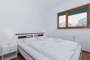 Black&white Apartments by Renters