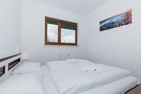 Black&white Apartments by Renters