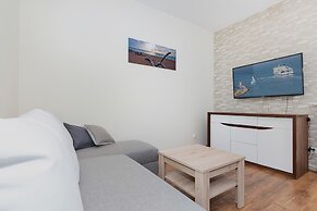 Black&white Apartments by Renters