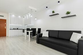 Black&white Apartments by Renters