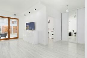 Black&white Apartments by Renters