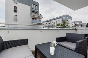 Black&white Apartments by Renters