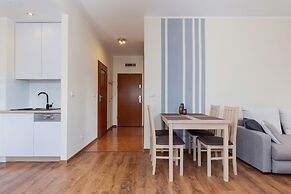 Black&white Apartments by Renters