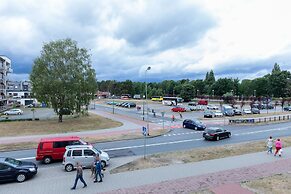 Black&white Apartments by Renters