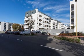 Black&white Apartments by Renters
