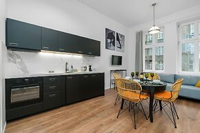 Apartment Poznan Matejki by Renters