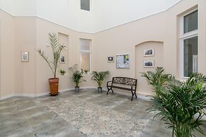 Apartment Poznan Matejki by Renters