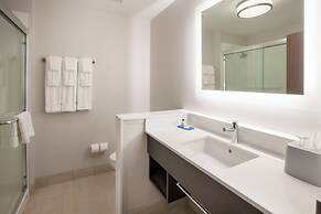 Holiday Inn Express And Suites Glendale Downtown by IHG