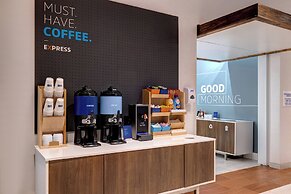 Holiday Inn Express And Suites Glendale Downtown by IHG