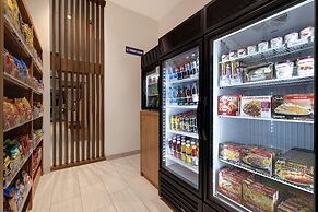 Holiday Inn Express And Suites Glendale Downtown by IHG