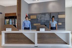Holiday Inn Express And Suites Glendale Downtown by IHG
