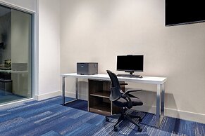 Holiday Inn Express And Suites Glendale Downtown by IHG