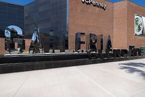 Holiday Inn Express And Suites Glendale Downtown by IHG